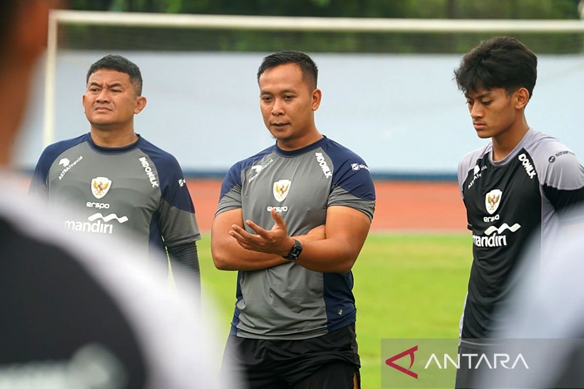 Tentu! Berikut beberapa alternatif judul untuk "Sofie Imam jadi Asisten Pelatih Fisik Timnas Indonesia":

1. "Sofie Imam Dilantik Sebagai Asisten Pelatih Fisik Timnas Indonesia"
2. "Karier Baru Sofie Imam: Asisten Pelatih Fisik untuk Timnas Indonesia"
3. "Sofie Imam Mengisi Posisi Asisten Pelatih Fisik di Timnas Indonesia"
4. "Sofie Imam Resmi Bergabung Sebagai Asisten Pelatih Fisik Timnas Indonesia"
5. "Sofie Imam: Pendukung Fisik Baru Timnas Indonesia"
6. "Sofie Imam Menjadi Asisten Pelatih Fisik untuk Timnas Indonesia"
7. "Sofie Imam Ambil Peran Sebagai Asisten Pelatih Fisik Timnas Indonesia"

Silakan pilih atau modifikasi sesuai kebutuhan!