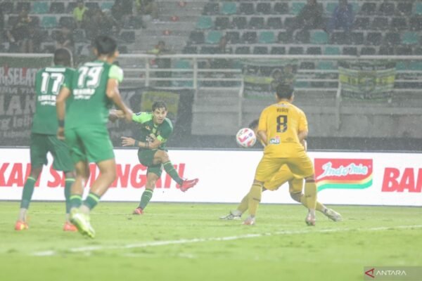 Persebaya Targetkan Kemenangan Tanpa Kehadiran Paul Munster