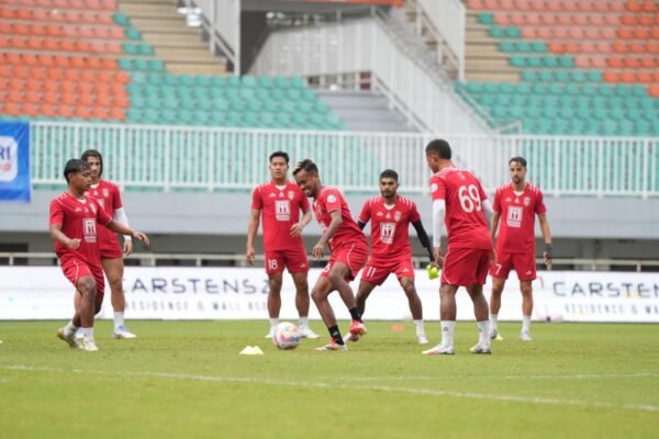Here are some alternative title suggestions for “Tahar: Pertahanan Malut United Siap Adang Dewa United”:
1. “Tahar: Pertahanan Malut United Memastikan Pertandingan Melawan Dewa United”
2. “Tahar: Malut United Siap Hadapi Tantangan dari Dewa United”
3. “Tahar: Strategi Pertahanan Malut United untuk Menghadapi Dewa United”
4. “Tahar: Malut United Bersiap Menangkal Serangan Dewa United”
5. “Tahar: Ketangguhan Pertahanan Malut United Hadapi Dewa United”
6. “Tahar: Malut United Siap Bertarung Melawan Dewa United”
7. “Tahar: Keberanian Pertahanan Malut United dalam Pertarungan Melawan Dewa United”
8. “Tahar: Malut United Fokus Pada Pertahanan Menjelang Pertandingan Dewa United”
Feel free to choose any of these or modify them further! Here are some alternative title suggestions for "Tahar: Pertahanan Malut United Siap Adang Dewa United":
1. "Tahar: Pertahanan Malut United Memastikan Pertandingan Melawan Dewa United"
2. "Tahar: Malut United Siap Hadapi Tantangan dari Dewa United"
3. "Tahar: Strategi Pertahanan Malut United untuk Menghadapi Dewa United"
4. "Tahar: Malut United Bersiap Menangkal Serangan Dewa United"
5. "Tahar: Ketangguhan Pertahanan Malut United Hadapi Dewa United"
6. "Tahar: Malut United Siap Bertarung Melawan Dewa United"
7. "Tahar: Keberanian Pertahanan Malut United dalam Pertarungan Melawan Dewa United"
8. "Tahar: Malut United Fokus Pada Pertahanan Menjelang Pertandingan Dewa United"
Feel free to choose any of these or modify them further!