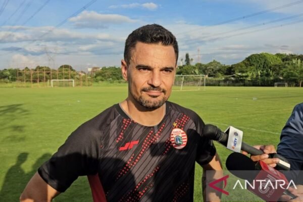 Carlos Pena Masih Belum Memikirkan Rencana Kerja untuk Musim Depan