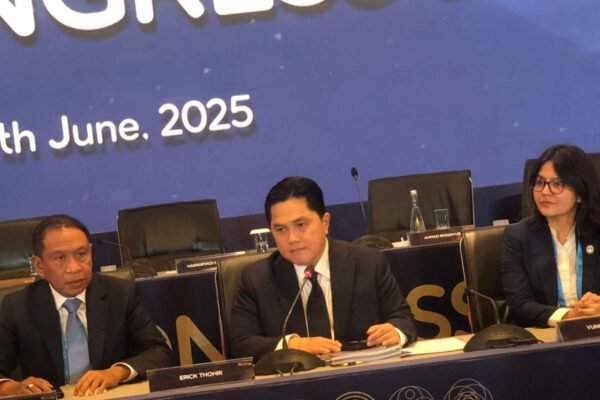 Larangan Suporter Tim Tamu di Sepak Bola Indonesia Diperpanjang" bisa diubah menjadi:

"Perpanjangan Larangan untuk Suporter Tim Tamu dalam Sepak Bola Indonesia" 

atau 

"Surat Edaran: Larangan Suporter Tim Tamu di Sepak Bola Indonesia Diperpanjang". 

Jika Anda perlu variasi lain, beri tahu saja!