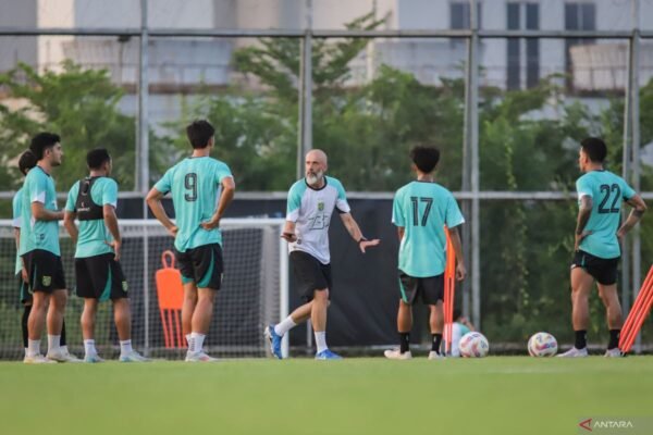 Eduardo Perez Minta Persebaya Surabaya Siaga Hadapi PSIM Yogyakarta