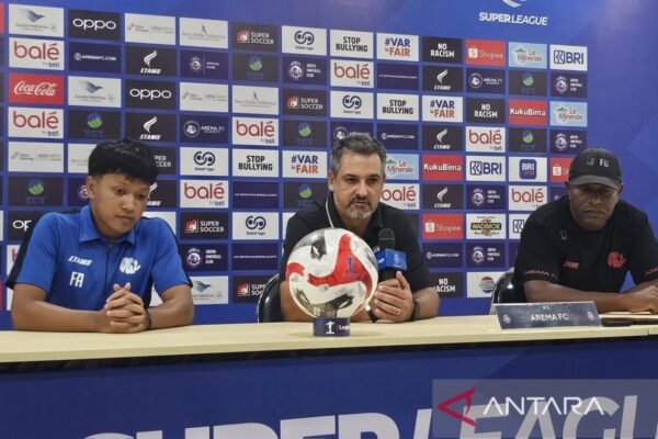 Pelatih Arema Tinjau Kinerja Pemain Setelah Kekalahan dari Dewa United