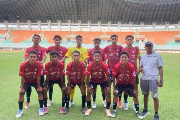 Here are some alternative title suggestions for "BeTA Fokus Lolos Partai Grup di Turnamen Nusantara Open Piala Prabowo":

1. "BeTA Berhasil Memenangkan Grup di Turnamen Nusantara Open Piala Prabowo"
2. "Performa BeTA: Menuju Kesuksesan di Nusantara Open Piala Prabowo"
3. "BeTA Menorehkan Prestasi di Grup Turnamen Nusantara Open Piala Prabowo"
4. "Keberhasilan BeTA di Partai Grup Turnamen Nusantara Open Piala Prabowo"
5. "BeTA Fokus: Melangkah ke Babak Berikutnya di Nusantara Open Piala Prabowo"
6. "Sukses Lolos Grup: BeTA Kembali Beraksi di Nusantara Open Piala Prabowo"
7. "BeTA Ambil Alih Grup di Nusantara Open Piala Prabowo"
8. "Langkah Awal Menuju Kemenangan: BeTA di Nusantara Open Piala Prabowo"
9. "BeTA Sukses Mewakili di Grup Turnamen Nusantara Open Piala Prabowo"
10. "BeTA Perkuat Diri di Laga Grup Nusantara Open Piala Prabowo"

Feel free to let me know if you'd like more options or variations!