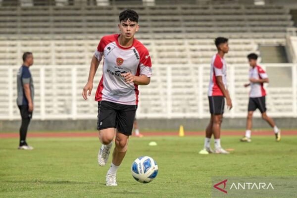 Berikut adalah beberapa alternatif judul untuk “Profil Mathew Baker, bek Timnas U-17 yang gabung Melbourne City”:
1. “Menelusuri Karier Mathew Baker: Bek Muda Timnas U-17 di Melbourne City”
2. “Mathew Baker: Bintang Timnas U-17 yang Kini Bersinar di Melbourne City”
3. “Profil Mathew Baker: Talenta Muda Bek Timnas U-17 yang Bergabung dengan Melbourne City”
4. “Mathew Baker: Bek Kelas Dunia dari Timnas U-17 yang Memulai Langkah di Melbourne City”
5. “Dari Timnas U-17 ke Melbourne City: Kenali Mathew Baker, Bek Masa Depan”
6. “Mathew Baker, Bek Timnas U-17: Perjalanan Menuju Melbourne City”
7. “Mengenal Mathew Baker: Bek Timnas U-17 yang Menyongsong Karier di Melbourne City”
Silakan dipilih atau dimodifikasi sesuai kebutuhan! Berikut adalah beberapa alternatif judul untuk "Profil Mathew Baker, bek Timnas U-17 yang gabung Melbourne City":
1. "Menelusuri Karier Mathew Baker: Bek Muda Timnas U-17 di Melbourne City"
2. "Mathew Baker: Bintang Timnas U-17 yang Kini Bersinar di Melbourne City"
3. "Profil Mathew Baker: Talenta Muda Bek Timnas U-17 yang Bergabung dengan Melbourne City"
4. "Mathew Baker: Bek Kelas Dunia dari Timnas U-17 yang Memulai Langkah di Melbourne City"
5. "Dari Timnas U-17 ke Melbourne City: Kenali Mathew Baker, Bek Masa Depan"
6. "Mathew Baker, Bek Timnas U-17: Perjalanan Menuju Melbourne City"
7. "Mengenal Mathew Baker: Bek Timnas U-17 yang Menyongsong Karier di Melbourne City"
Silakan dipilih atau dimodifikasi sesuai kebutuhan!